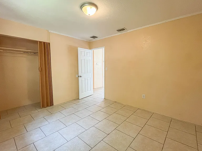 523 Wager Ave — Photo 9