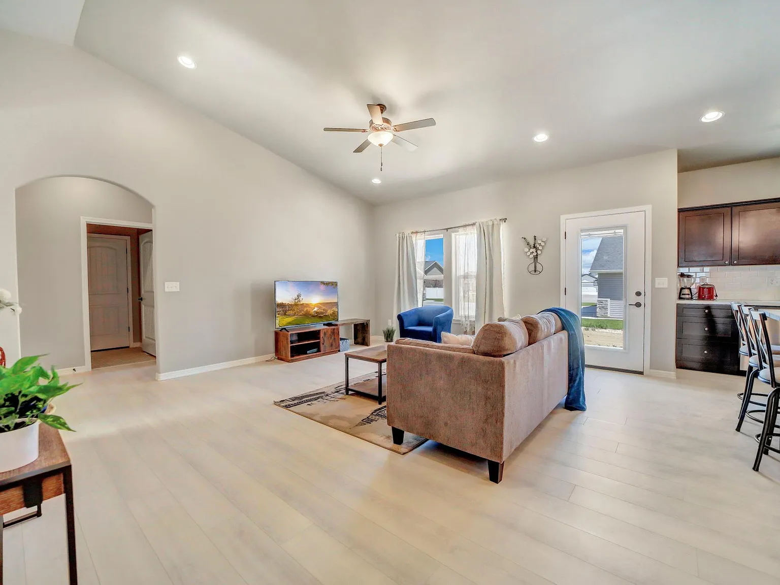 1142 White Birch Ave — Photo 4