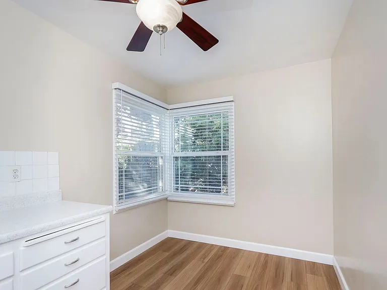 320 La Casa Ave — Photo 12