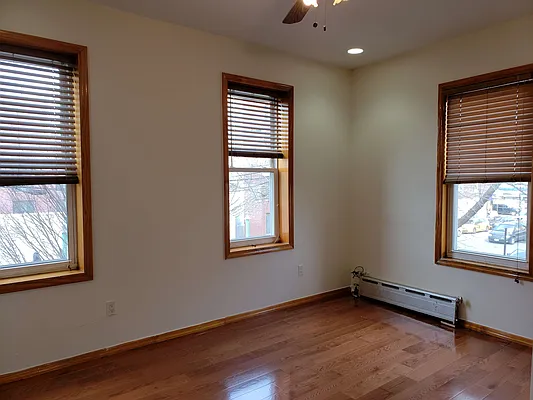 Rented by Astoria Realty | media 9