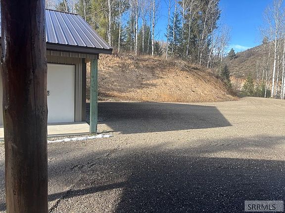 3rd image of 1547 Cherry Butte Rd