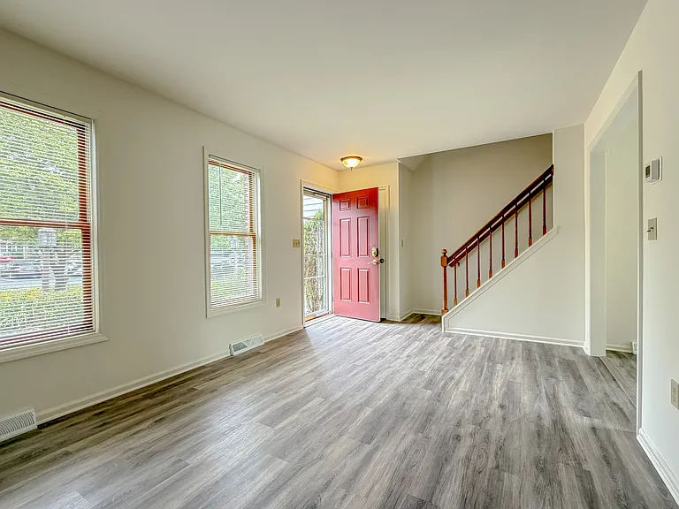 28 Pheasant Ln — Photo 5