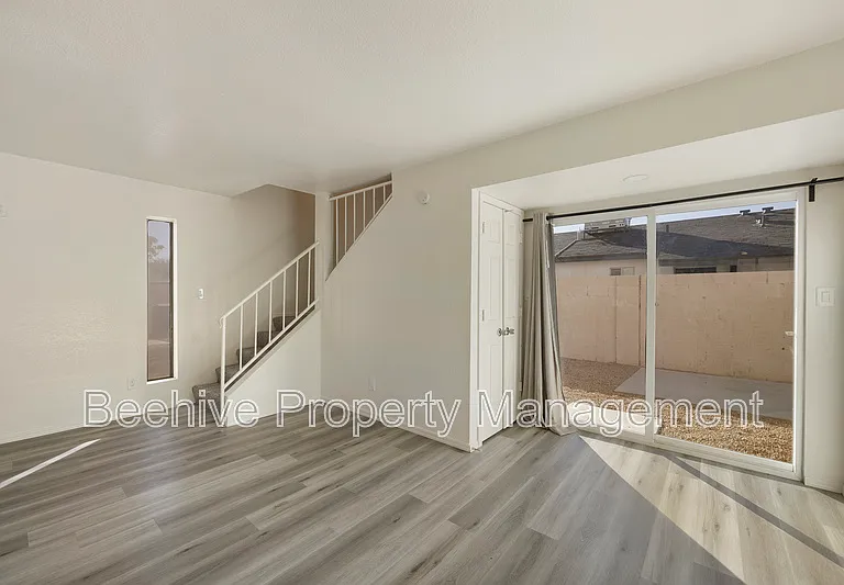 2732 E Culver St #1 — Photo 19