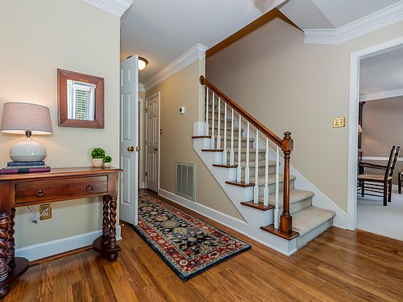 4th image of 640 Sedgley Dr