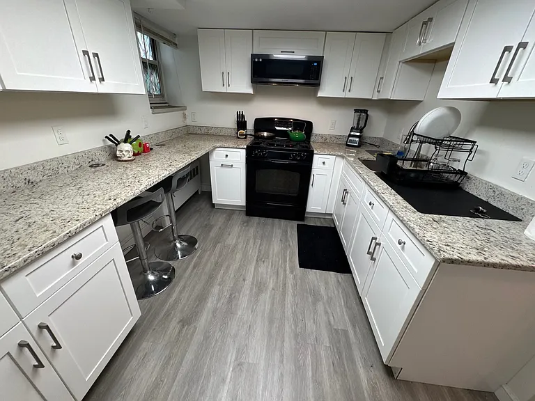 31 Dwight St #B — Photo 3