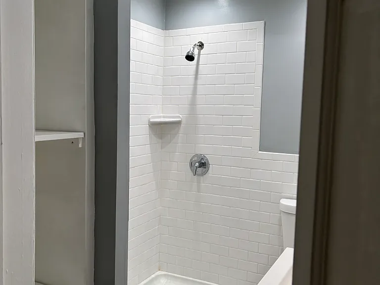 1604 Bolton St #2R — Photo 4