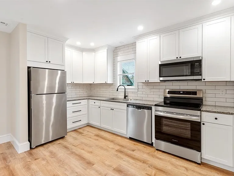 26 Lyndale Ave #2 — Photo 6