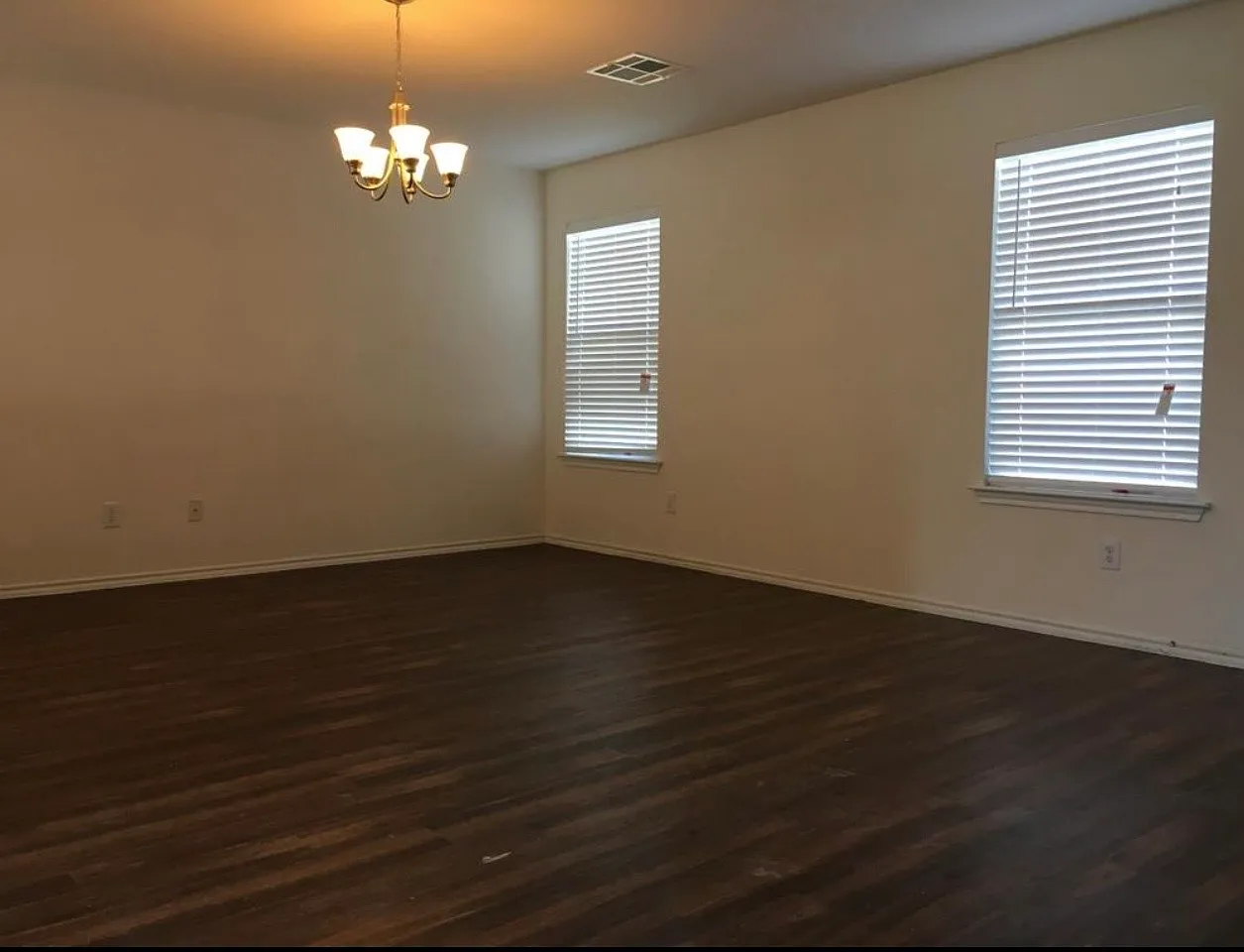 4 bed, 2450 sqft, $2,200 — Photo 4