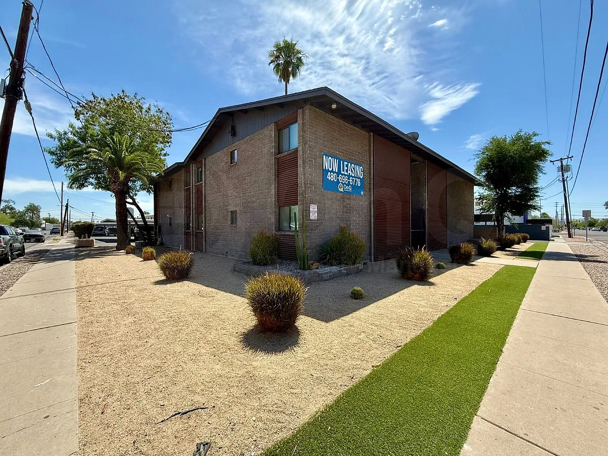 2 bed, 1.0 bath, 750 sqft, $1,150 — Photo 2