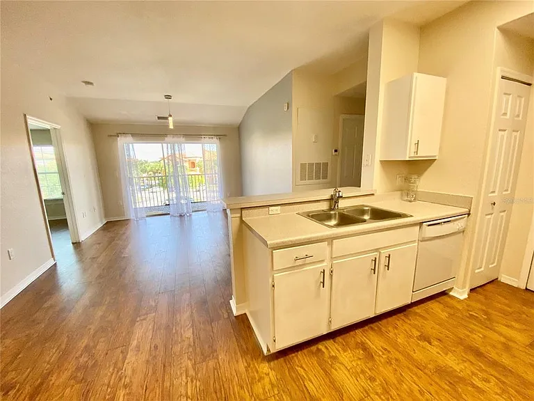 5467 Vineland Rd #6301 — Photo 10