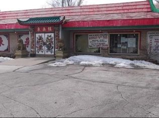 305 N Main St, Thiensville, WI 53092