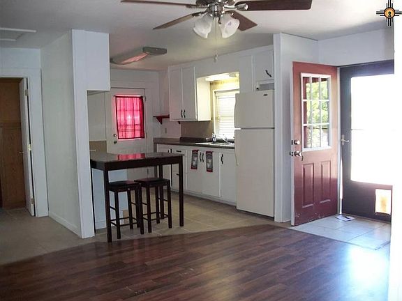 2nd image of 209 W 10th St