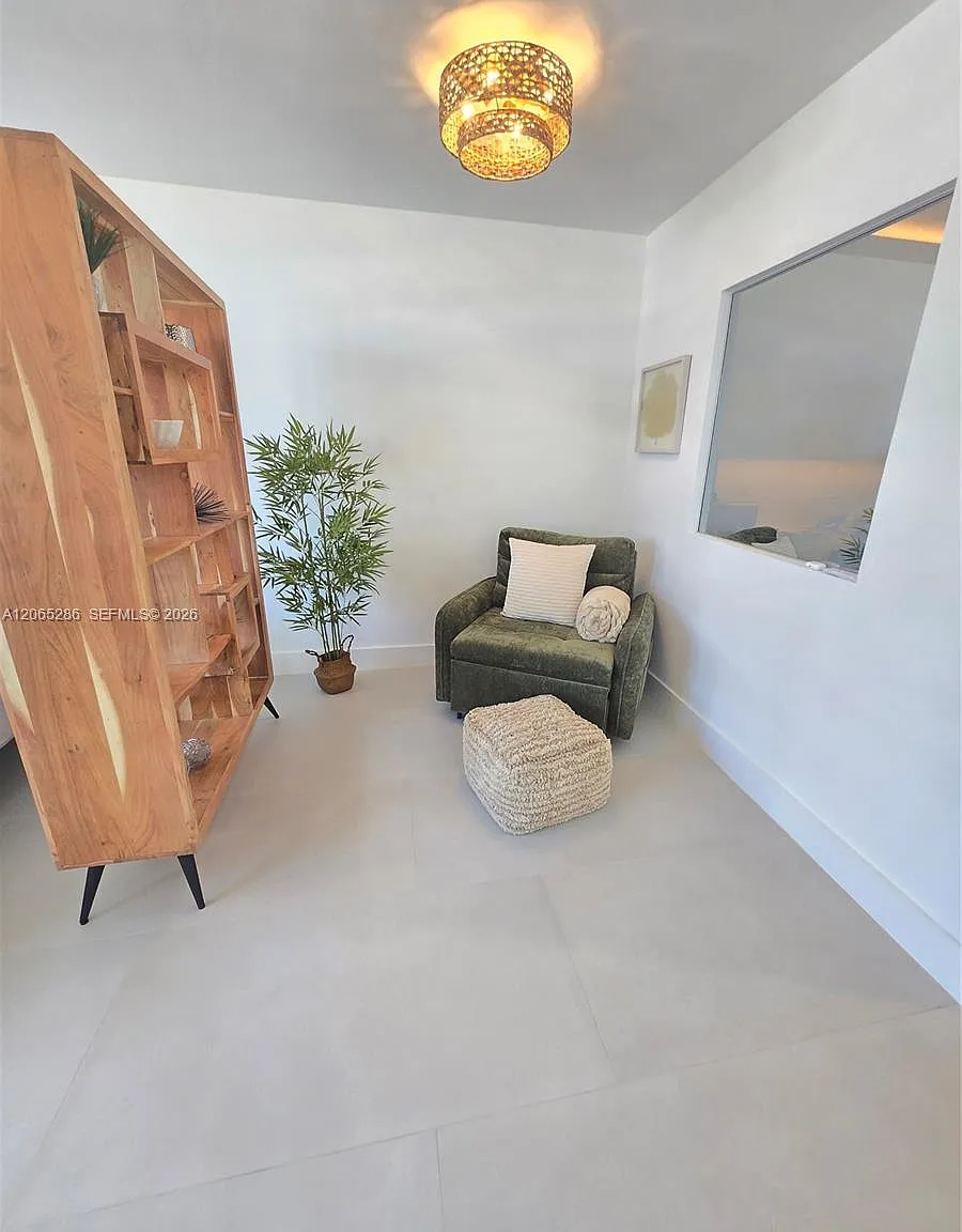 The Decoplage Condo — Photo 4