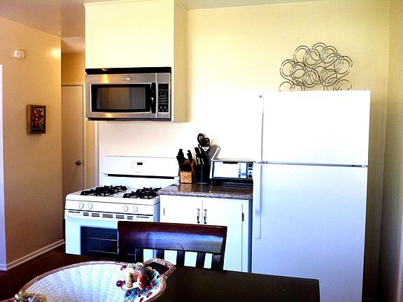 3rd image of 1325 Gillespie St #B