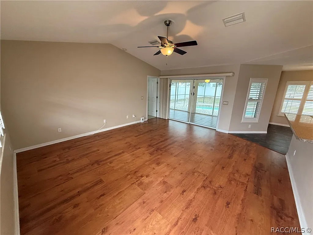 3 bed, 1432 sqft, $2,200 — Photo 2