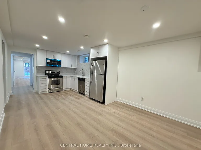50 Sherwood Forest Dr #LOWER — Photo 4