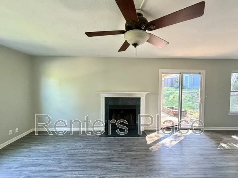 3 bed, 3.0 bath, 1515 sqft, $1,495 — Photo 3