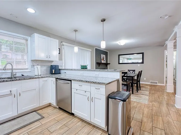 2418 Brookdale Dr NE — Photo 14