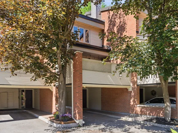 30 Montcalm St #15, Ottawa, ON K1S 0A3