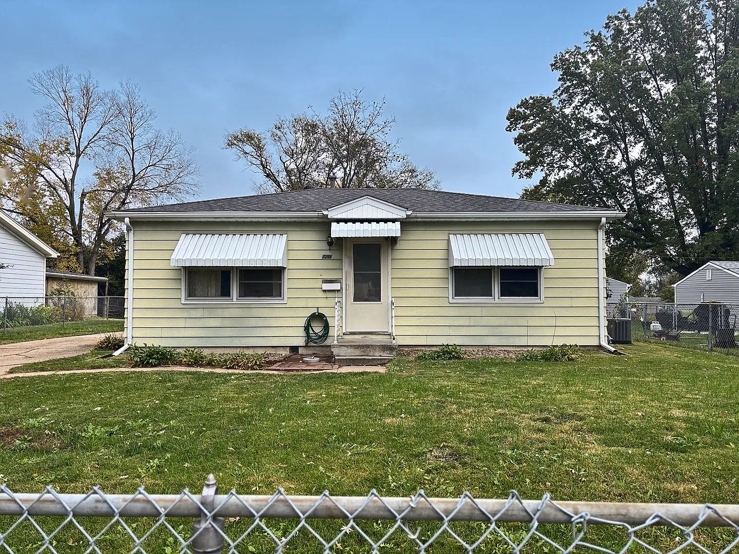 7215 S 71st Ave 3 Bed/1 Bath in Papillion La Vista Schools | Hardwood Floors, Fenced Yard, Detach... — Photo 1