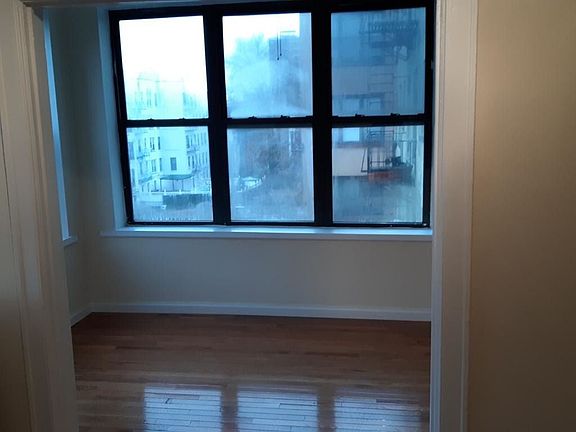 3rd image of 2415 28th St APT 3A