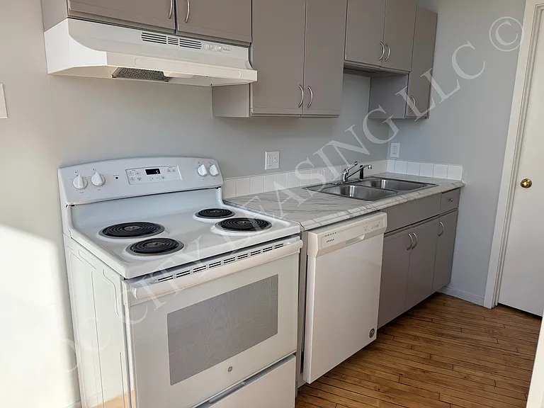 214-216 Andrews St — Photo 1