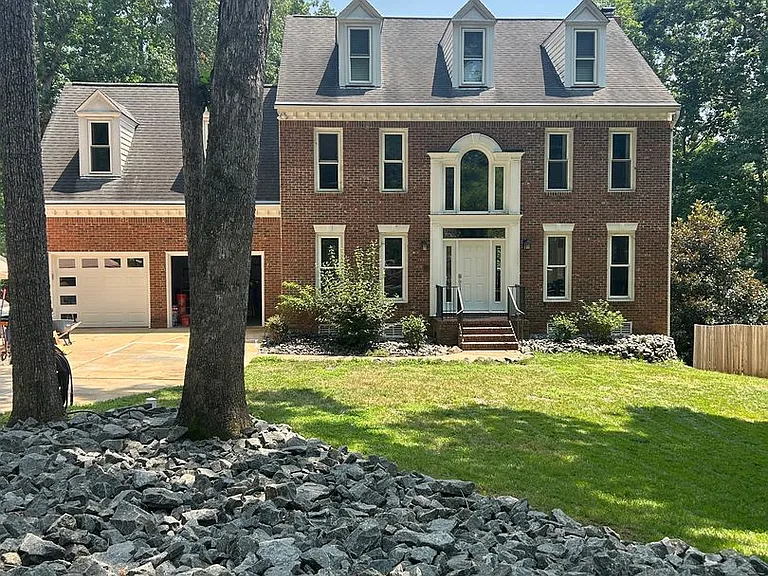 921 Vestavia Woods Dr — Photo 1