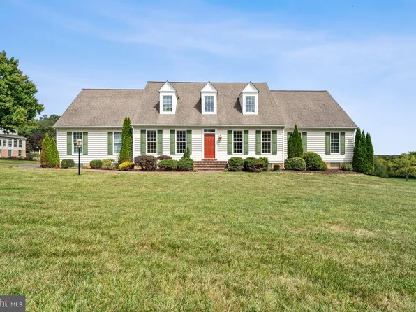 3850 Fairway Oaks Dr, Hampstead, MD 21074