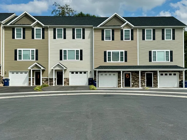 1066 Harvest Ct — Photo 1