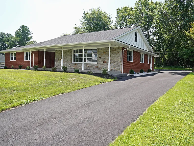 612 Southgate Rd — Photo 1