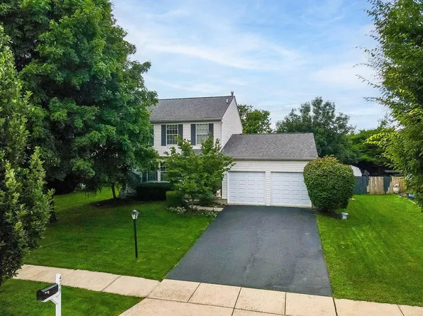 4227 Rockledge St, Grove City, OH 43123
