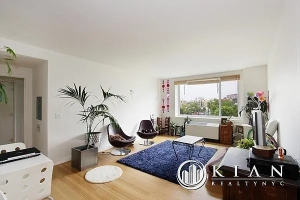 Rented by Kian Realty | media 1