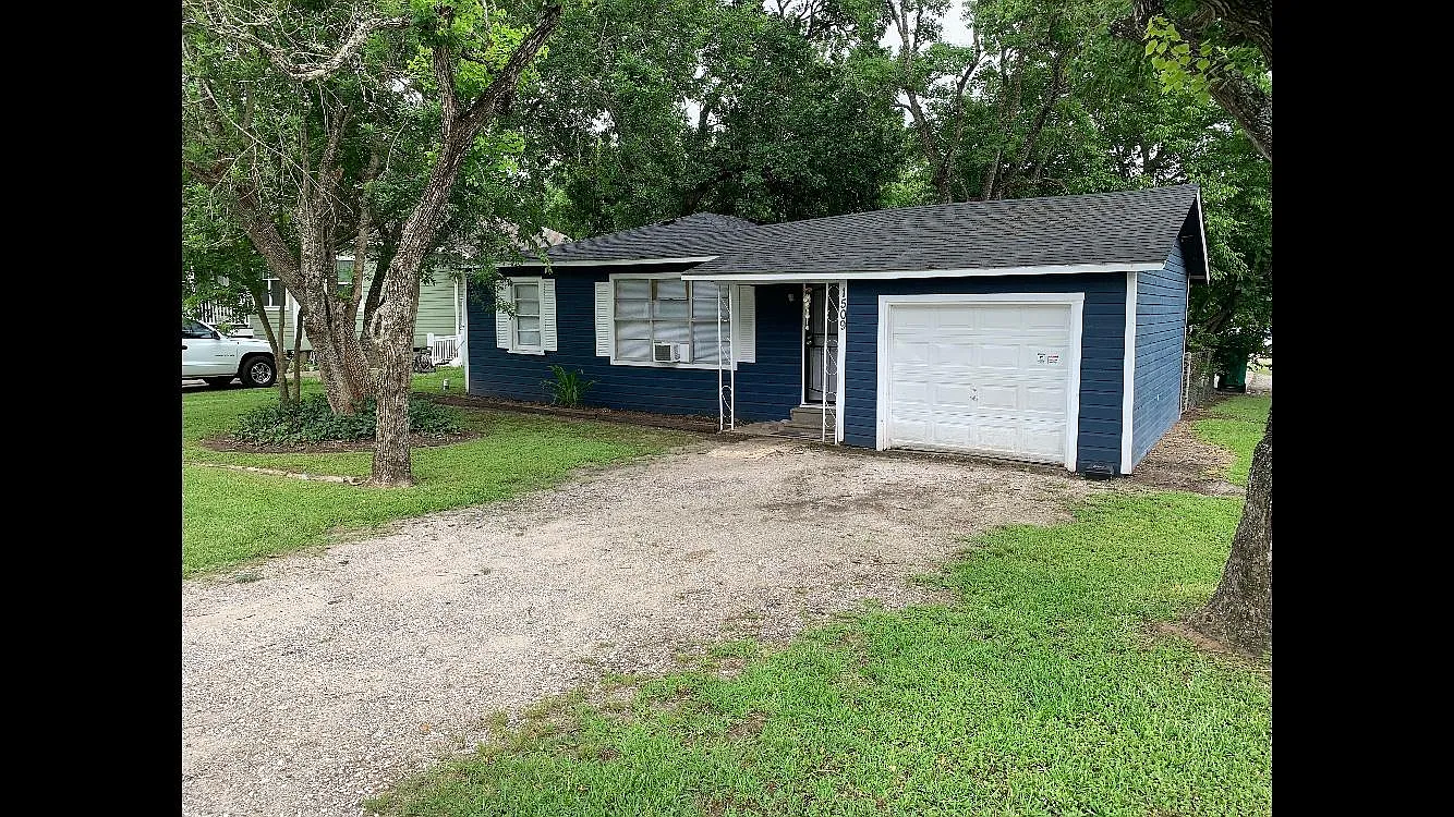 1509 Main St — Photo 2