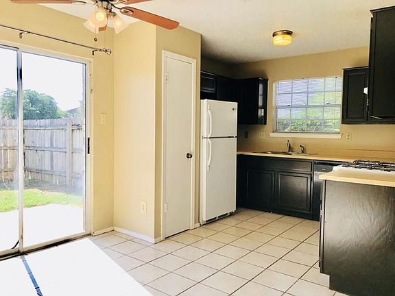 4th image of 2000 Leeann Dr #A
