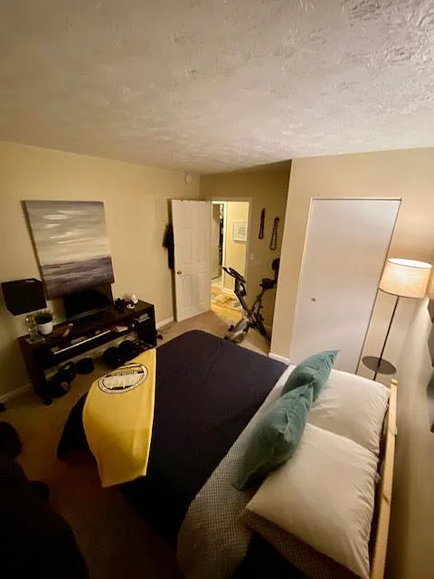 2 bed, 1.0 bath, $1,200 — Photo 3