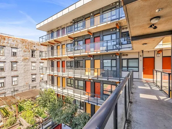 138 Hastings St E #404, Vancouver, BC V6A 0E6