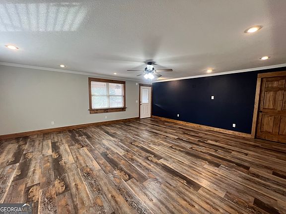 4th image of 343 W Morrison St