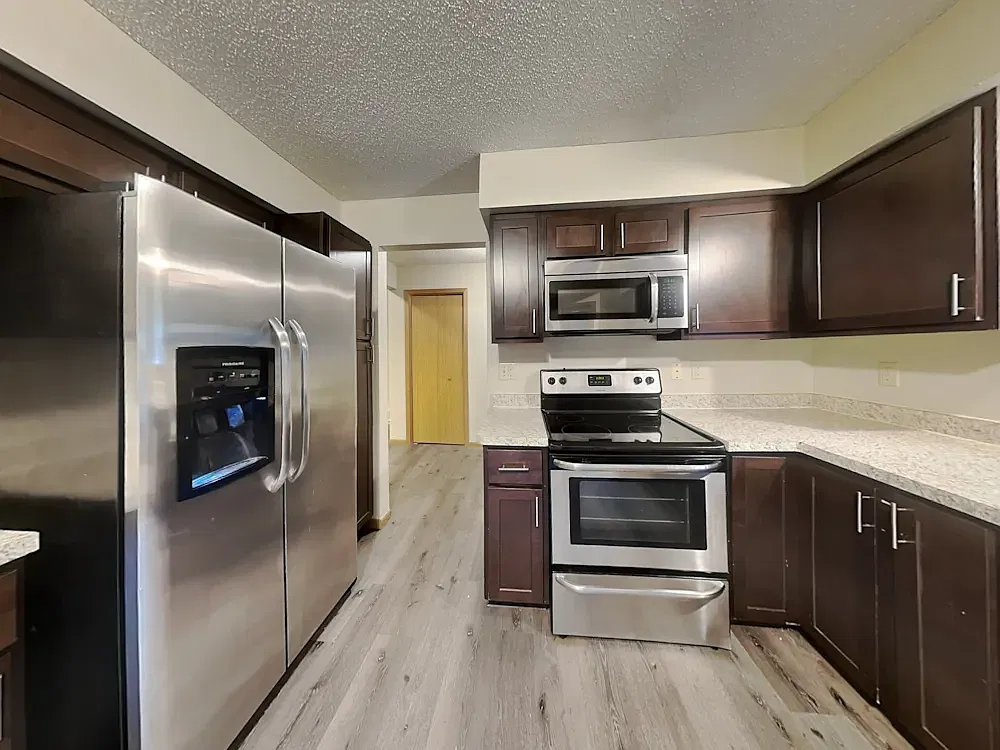 3 bed, 2110 sqft, $1,900 — Photo 4