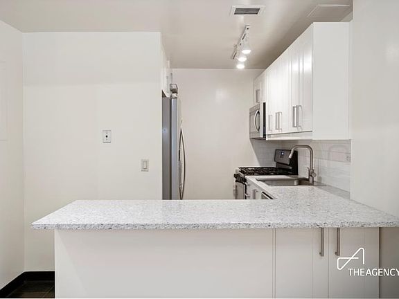 3rd image of 43 W 61st St APT 11A