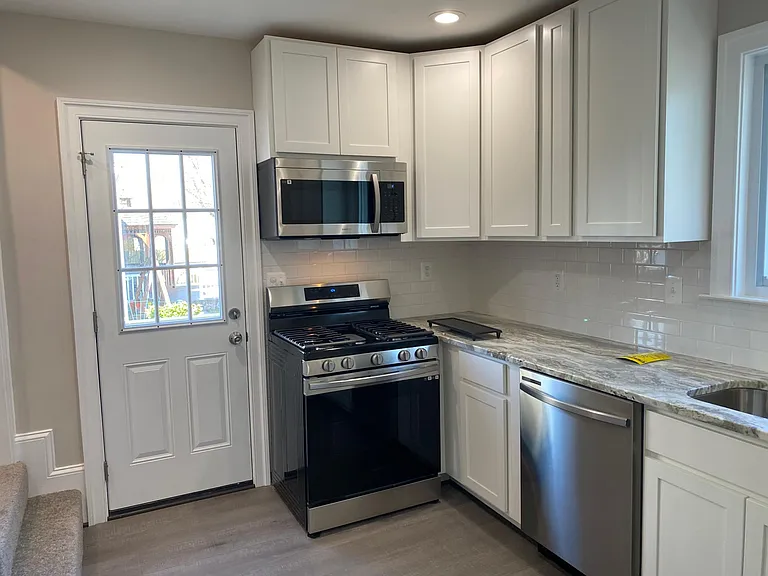 1250 Stevens Ave — Photo 4