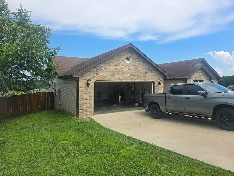 161 Lyle Curtis Cir — Photo 2