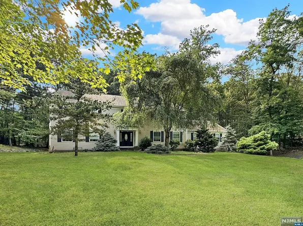 4 Adams Rd, Saddle River, NJ 07458