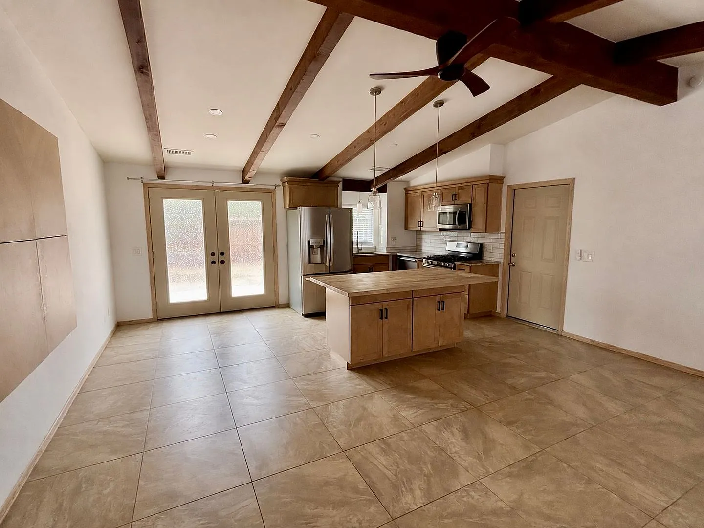 Unfurnished, 1-Year Long-Term Rental — Photo 4