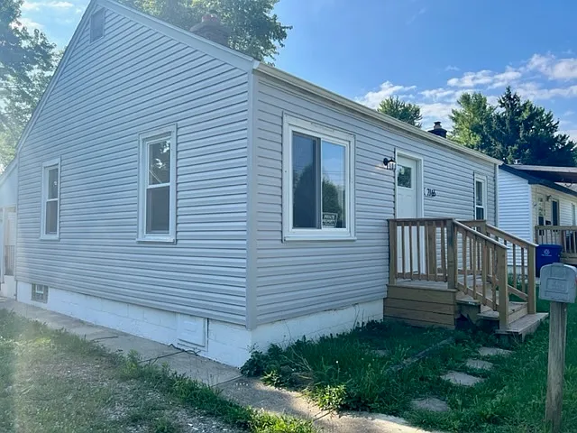 2766 N Hiawatha St — Photo 1