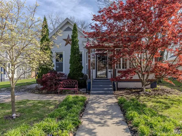 415 E Main St, Carlinville, IL 62626