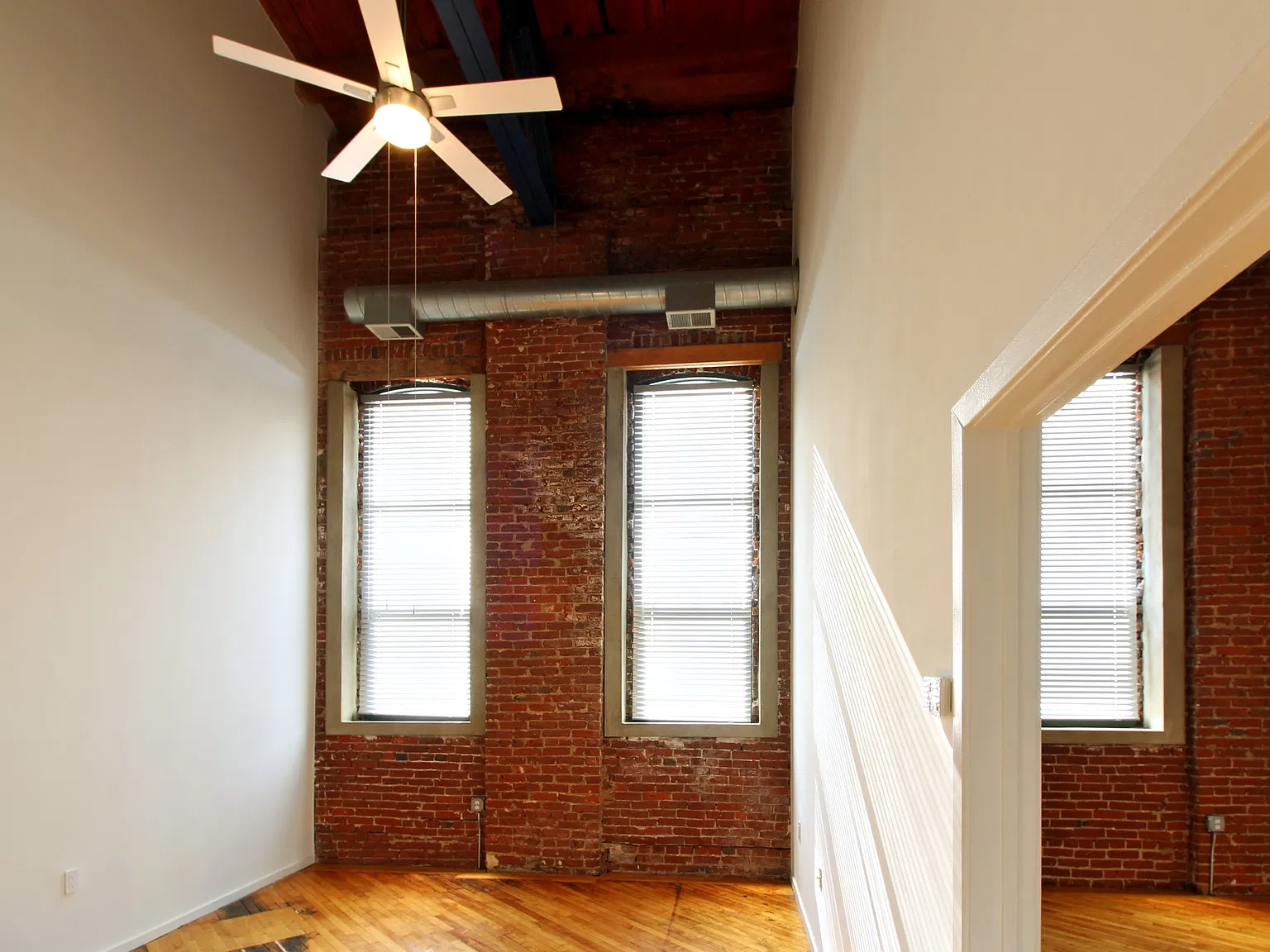 1 bed, 920 sqft, $1,900 — Photo 3