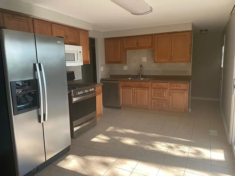 1210 Fairlane Dr — Photo 13