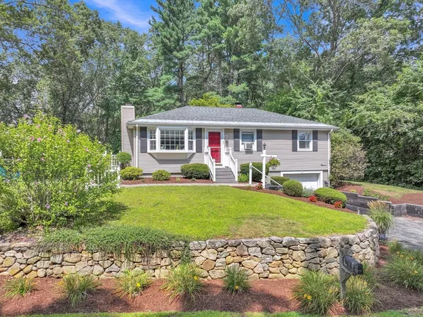 37 Pine Grove Cir, Uxbridge, MA 01569
