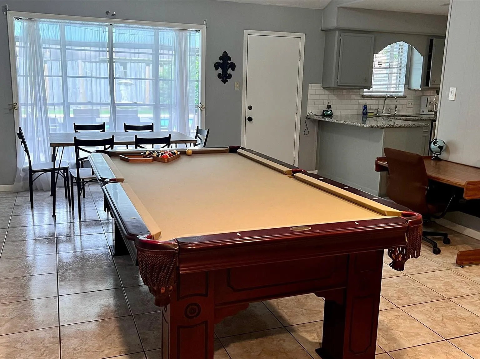 4 bed, 2.0 bath, 2066 sqft, $6,000 — Photo 4