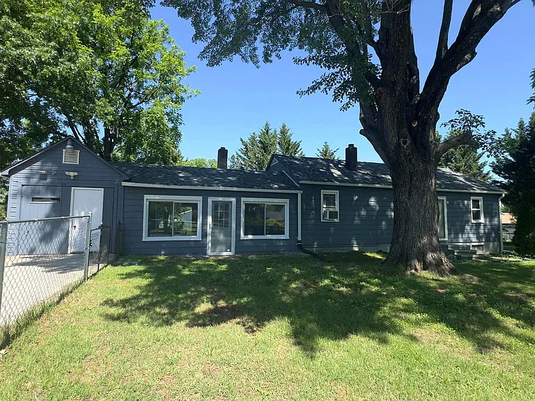 44 S Woodlawn Ave — Photo 1